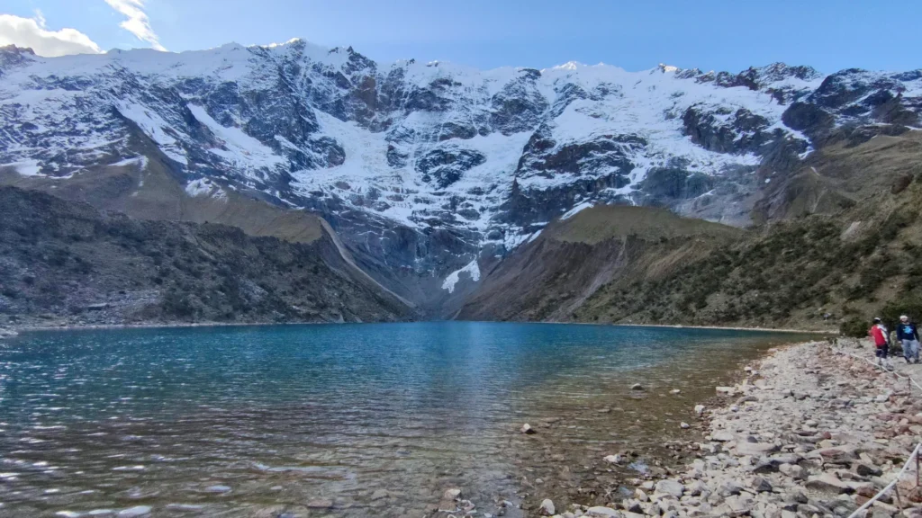 Laguna Humantay, aguas turquesas que proceden del deshielo de un glaciar.